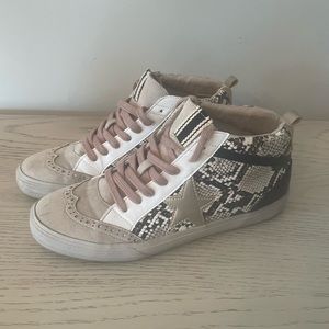 SHUSHOP Paulina Star Mid Top Sneaker
